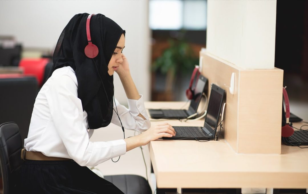 Muslim,Student,Girl,Using,Online,Education,Service.,Young,Woman,Looking Muslim,Student,Girl,Using,Online,Education,Service.,Young,Woman,Looking